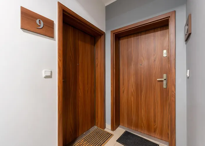 Debniki Comfort By Bookinghost Daire